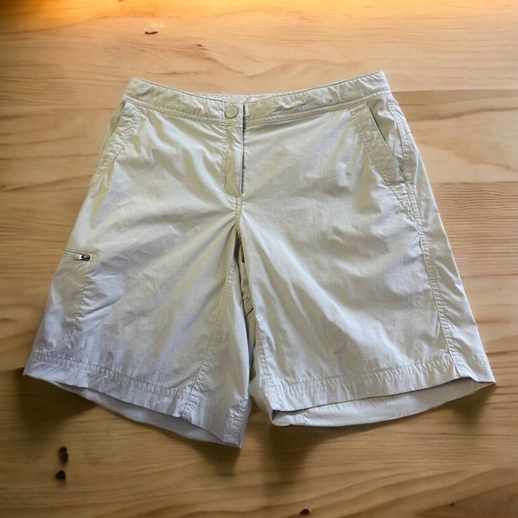 LL Bean Women’s Shorts Size 4 Hiking Walking nylon spandex Khaki Zip Pockets 8” - Picture 2 of 6